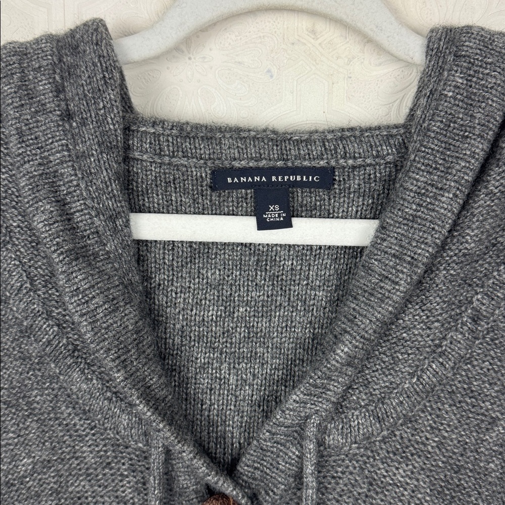 Banana Republic Sleeveless Vest Wool Blend Hooded Sweater XS Gray Button Front - Picture 4 of 7